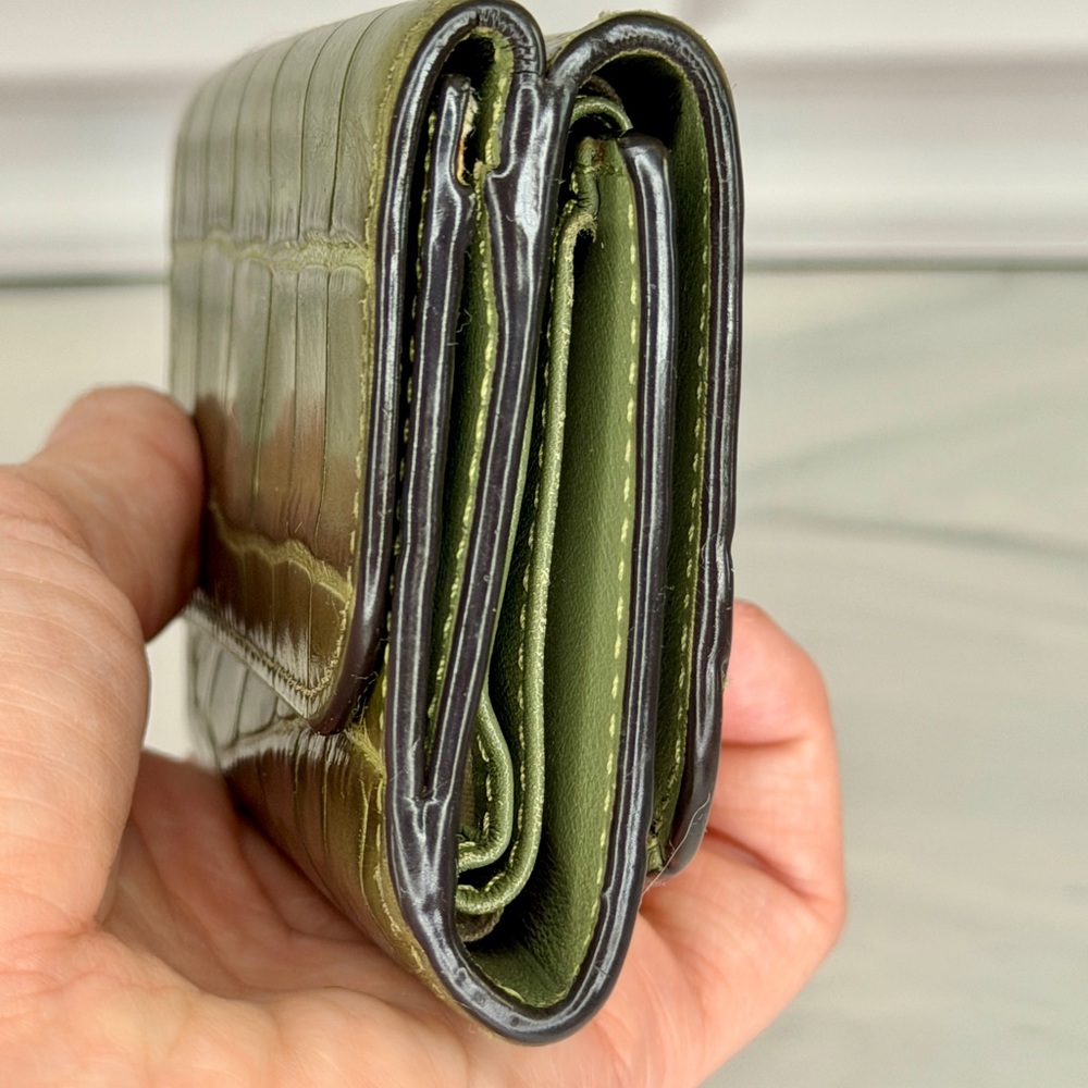 Chloé C Croc Embossed Trifold Wallet Olive Green | Gold Hardware | Compact - Picture 4 of 9